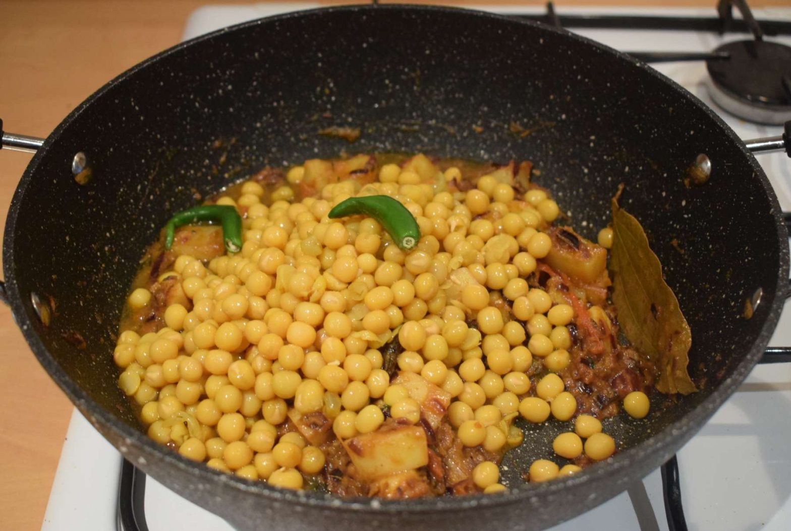 Ghugni recipe Ghugni recipe Bengali How to make ghugni Matar