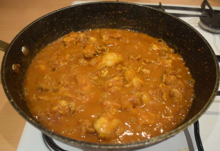 Creamy coconut chicken curry | Coconut chicken curry Indian | Coconut ...