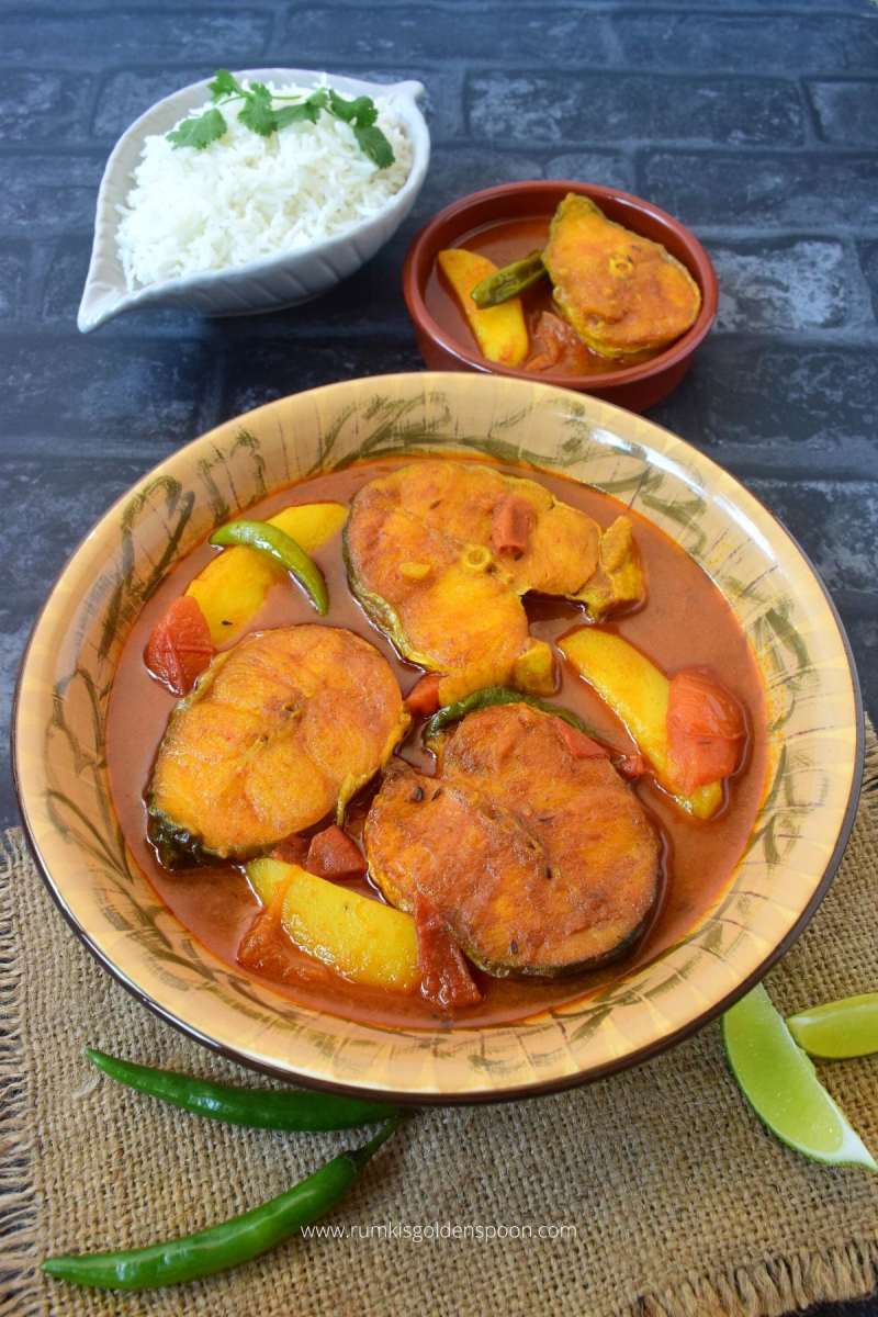 aar macher recipe, aar macher jhol, bengali macher jhol, bengali macher jhol recipe, macher jhol bengali recipe, macher jhol bengali fish curry, aar macher recipe in bengali, how to make macher jhol, bengali macher recipe, macher patla jhol, aar macher jhol recipe, bengali aar macher jhol recipe, how to make aar macher jhol, aar macher jhal recipe, aar macher patla jhol, aar macher rosha, Bengali style fish curry, Bengali style fish curry recipe, recipe for fish curry Bengali style, recipe of fish curry Bengali style,traditional bengali food, Bengali recipe fish, Bengali recipes fish, recipe for bengali fish curry, Bengali recipe for fish, Bengali recipe of fish, macher jhol, Bengali recipe, Bengali recipes, Rumki's Golden Spoon