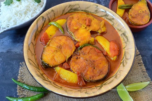 aar macher recipe, aar macher jhol, bengali macher jhol, bengali macher jhol recipe, macher jhol bengali recipe, macher jhol bengali fish curry, aar macher recipe in bengali, how to make macher jhol, bengali macher recipe, macher patla jhol, aar macher jhol recipe, bengali aar macher jhol recipe, how to make aar macher jhol, aar macher jhal recipe, aar macher patla jhol, aar macher rosha, Bengali style fish curry, Bengali style fish curry recipe, recipe for fish curry Bengali style, recipe of fish curry Bengali style, traditional bengali food, Bengali recipe fish, Bengali recipes fish, recipe for bengali fish curry, Bengali recipe for fish, Bengali recipe of fish, macher jhol, Bengali recipe, Bengali recipes, Rumki's Golden Spoon