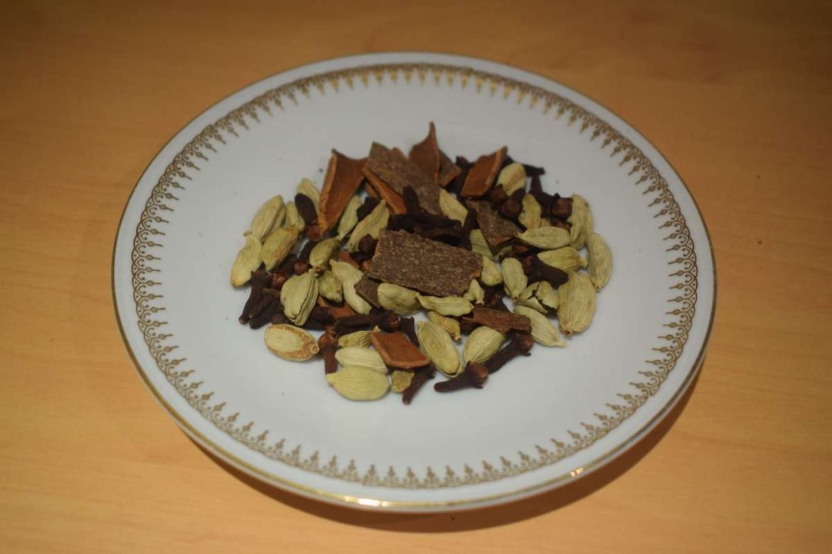 Bengali garam masala recipe Gorom moshola Bengali garam masala