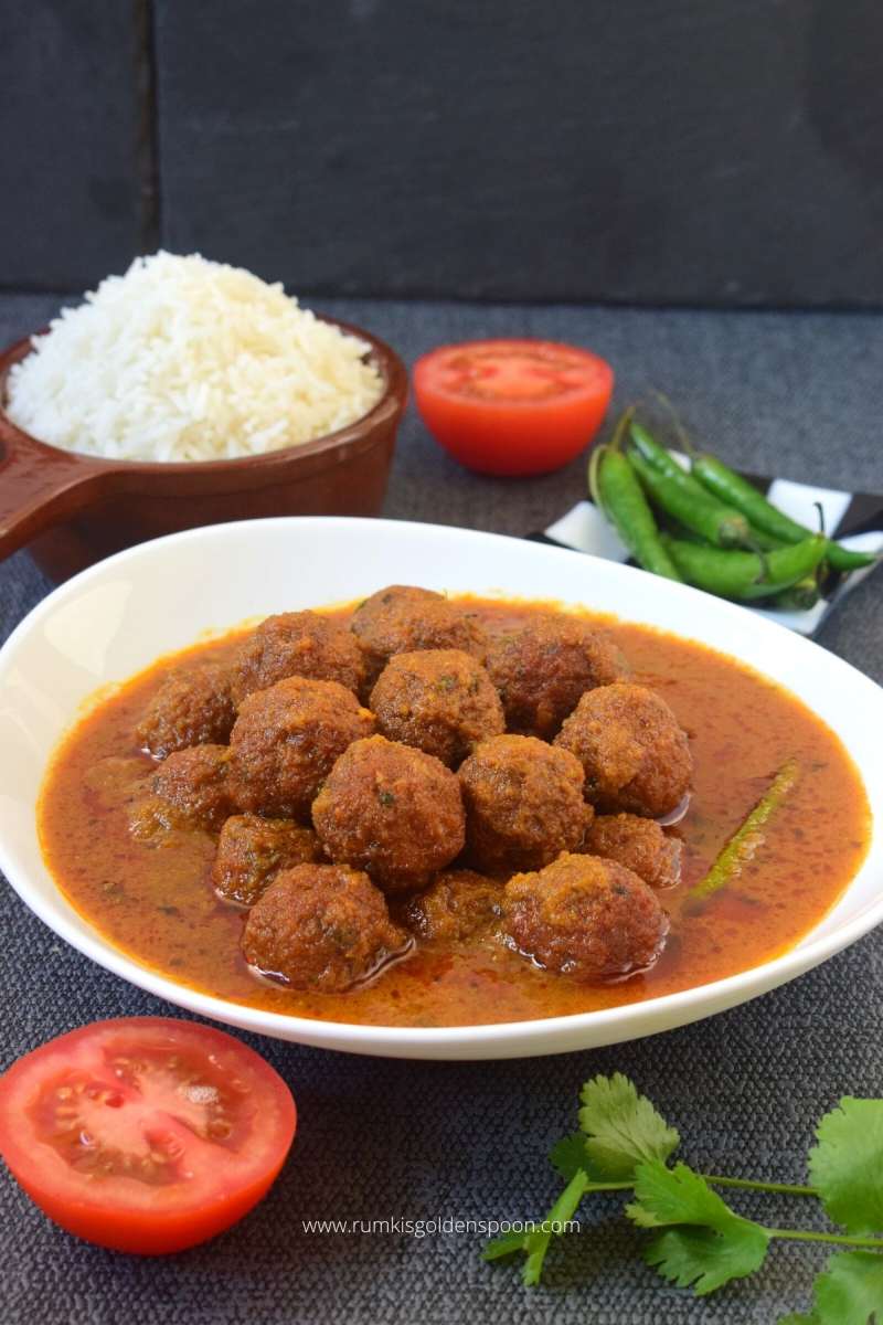 chital macher recipe, chitol fish recipe, chital macher recipe bangla, macher kofta curry, macher kofta curry recipe, chital macher kofta curry, rui macher kofta curry, chitol macher recipe, chitol maach recipe, chitol macher kofta recipe, chitol fish kofta recipe, bengali recipe macher kofta, macher kofta bengali recipe, how to make macher kofta curry, how to make chitol macher kofta curry, recipe for chital macher muitha, bengali fish curry, bengali fish curry recipe, recipe for bengali fish curry, Bengali recipe fish, Bengali recipes fish, Bengali recipe for fish, Bengali recipe of fish, Bengali fish recipe, macher jhol, bengali fish curry recipe, fish curry recipe, fish curries, bengali recipes, bengali food, traditional bengali food, Rumki's Golden Spoon