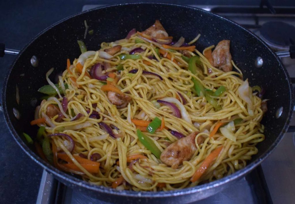 Chicken chow mein recipe Bengali | Kolkata chowmein | Chow mein kolkata ...