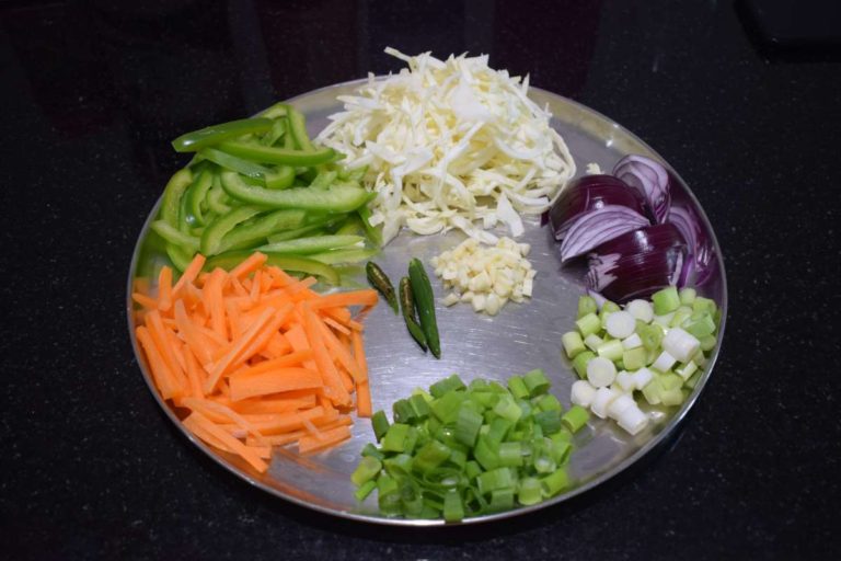 Chicken chow mein recipe Bengali Kolkata chowmein Chow mein kolkata Rumki's Golden Spoon