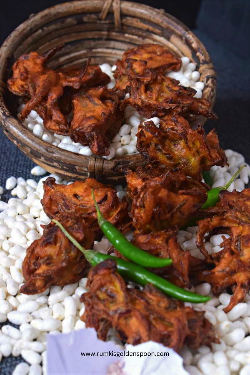 piyaji, pyazi, peyaji, pyaz pakora recipe, peyaji recipe, pyazi pakora, how to make peyaji, pyaz ke pakode, pyaz pakora, pyaaz pakoda, pyaaz pakoda recipe, onion fritters recipe, crispy onion fritters, onion fritters recipe Indian, pyazi pakoda, bengali style onion fritters, Indian street food, Bengali street food, vegan snacks recipe, Bengali snack recipe, Indian snack recipe, recipe for vegan snacks, Kolkata street food, street food of Kolkata, Kolkata famous street food, Kolkata street food recipe, Rumki's Golden Spoon