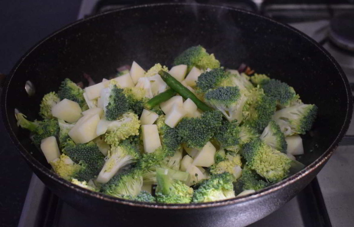 Broccoli bhaji recipe Potato broccoli stir fry Broccoli recipes Indian Rumki's Golden Spoon